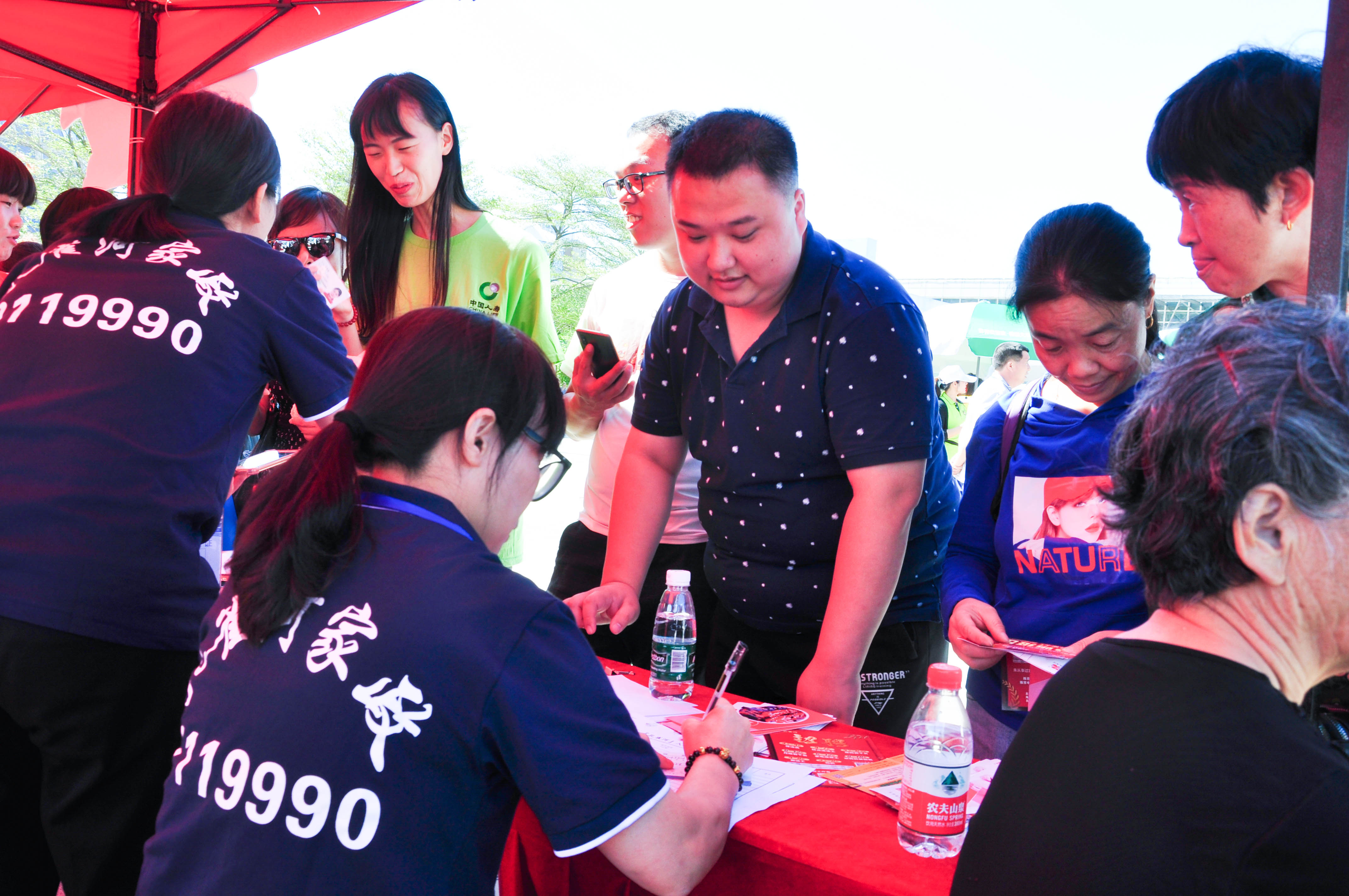 �g��Ц�Z��һ�ã�ʮ�˰���ˇ�R�ψ�������ȸ�������B�T�е����ü�����(ji��)